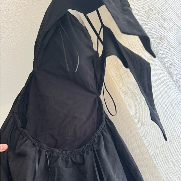 Backless dress - Picture 2 of 2